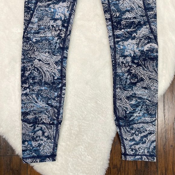 Lululemon In Movement Leggings 4 Blue Gray Paisley 7/8 Athletic Gym Workout - Picture 6 of 13